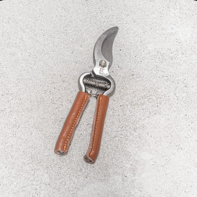 SECATUERS LEATHER HANDLE