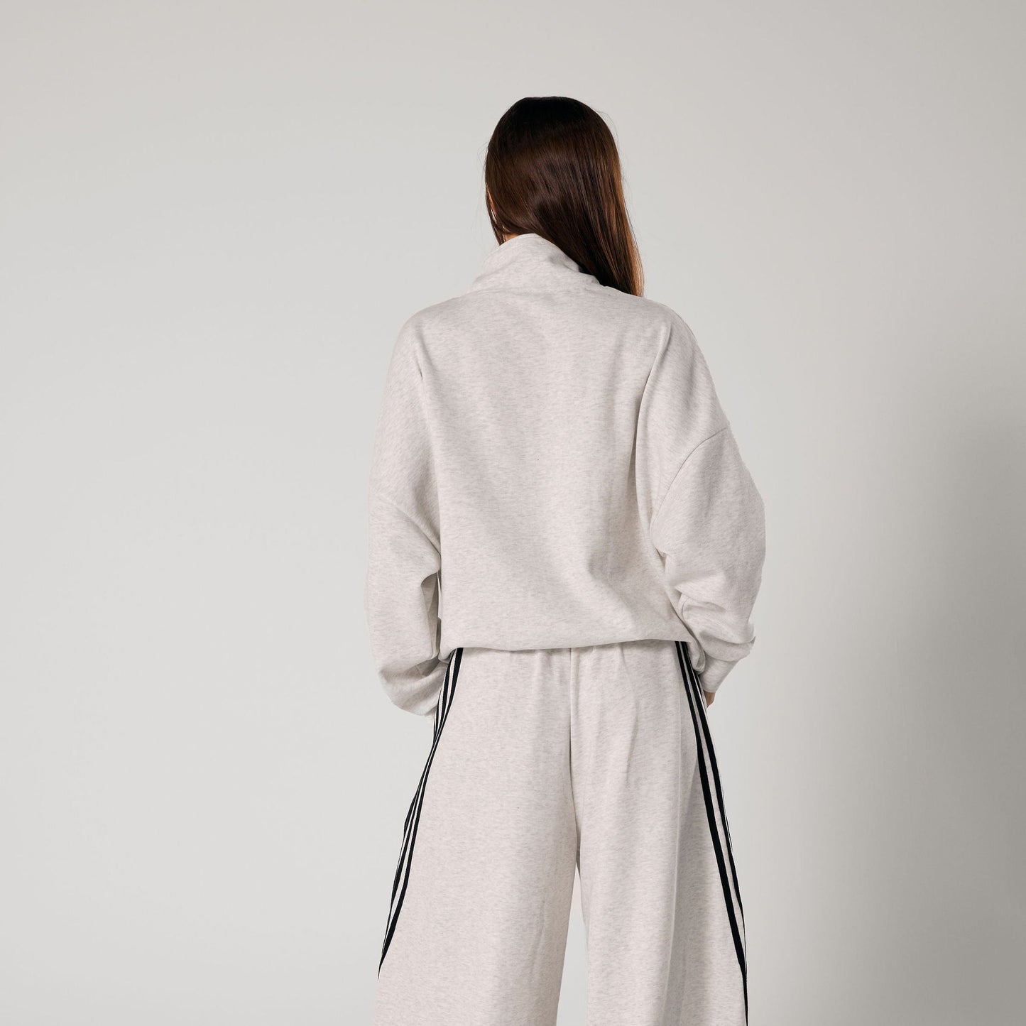 SŚAINT CROPPED HOODIE – GREY