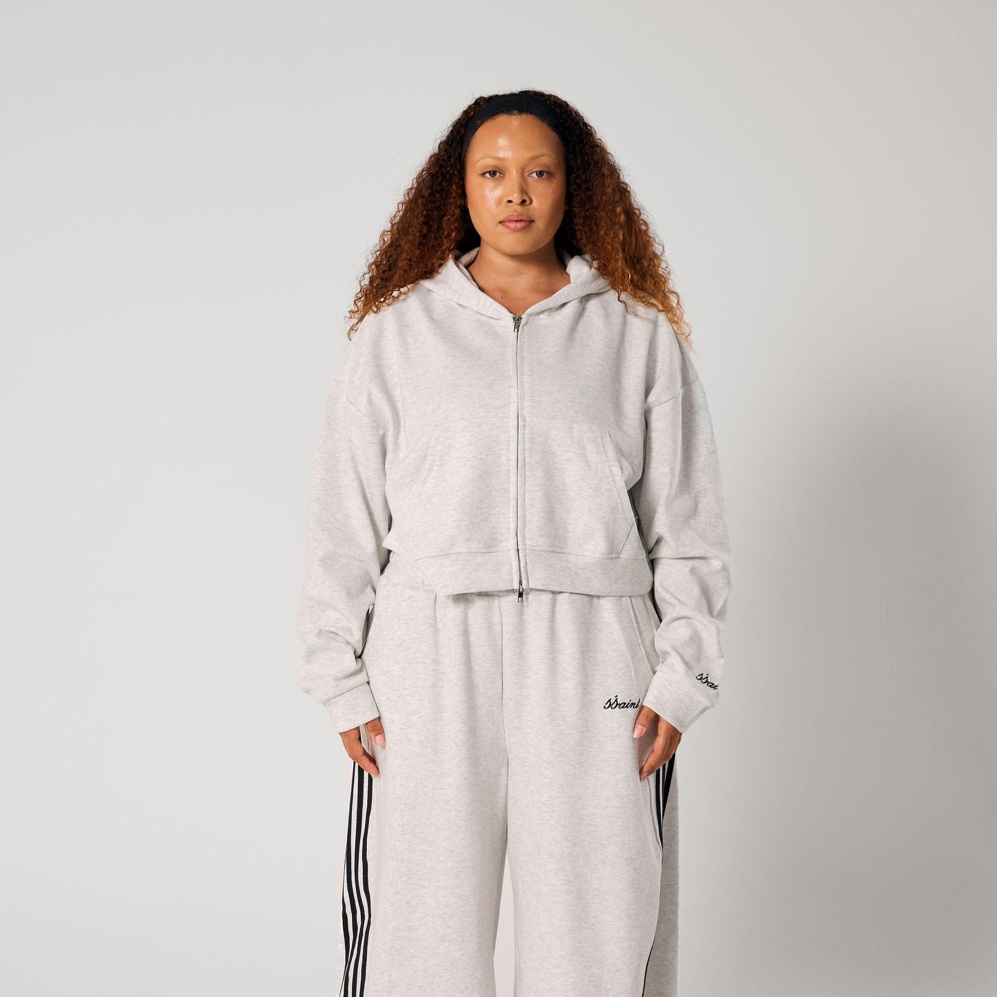 SŚAINT CROPPED HOODIE – GREY