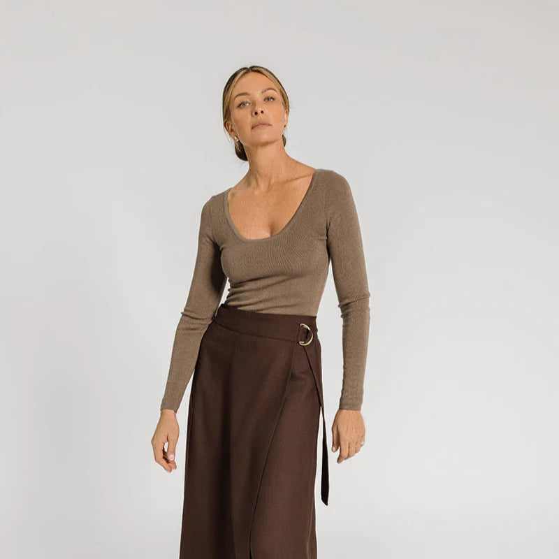 JULIET SCOOP NECK TOP – CAPPUCINO