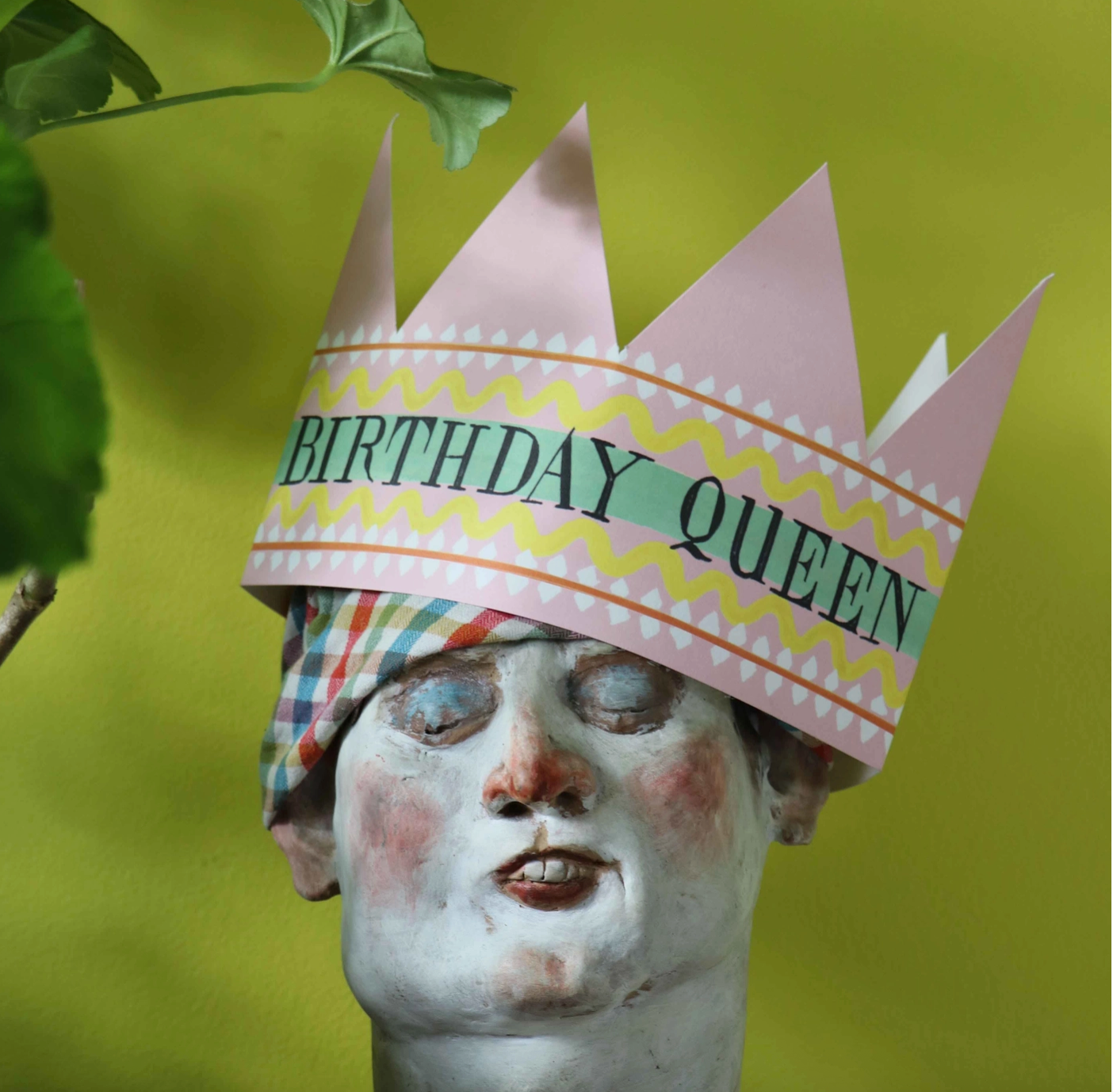 BIRTHDAY QUEEN PARTY HAT CARD