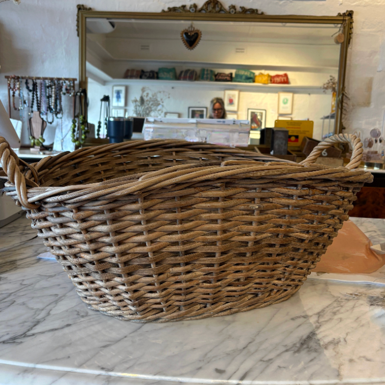 VINTAGE WASHING BASKET