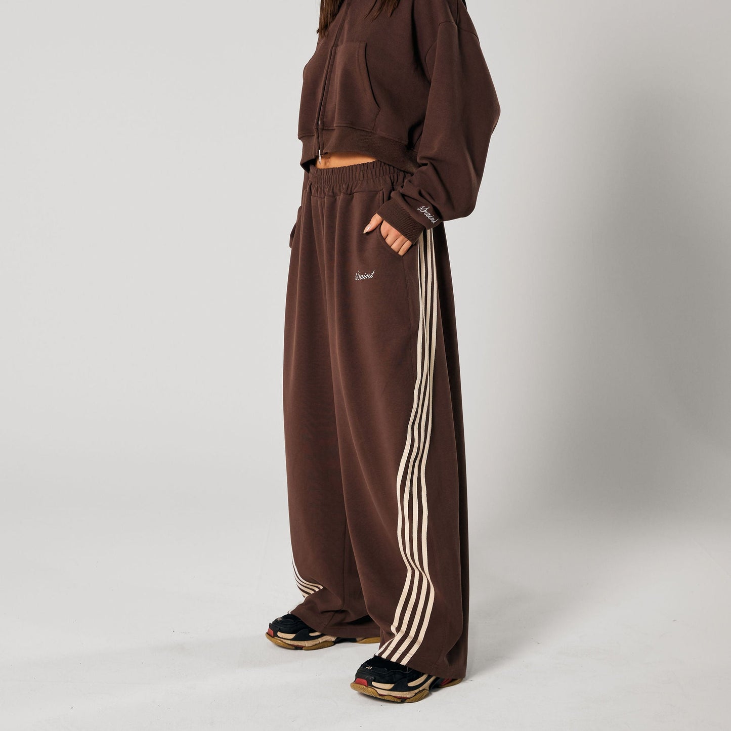 SŚAINT BARREL PANTS – BROWN