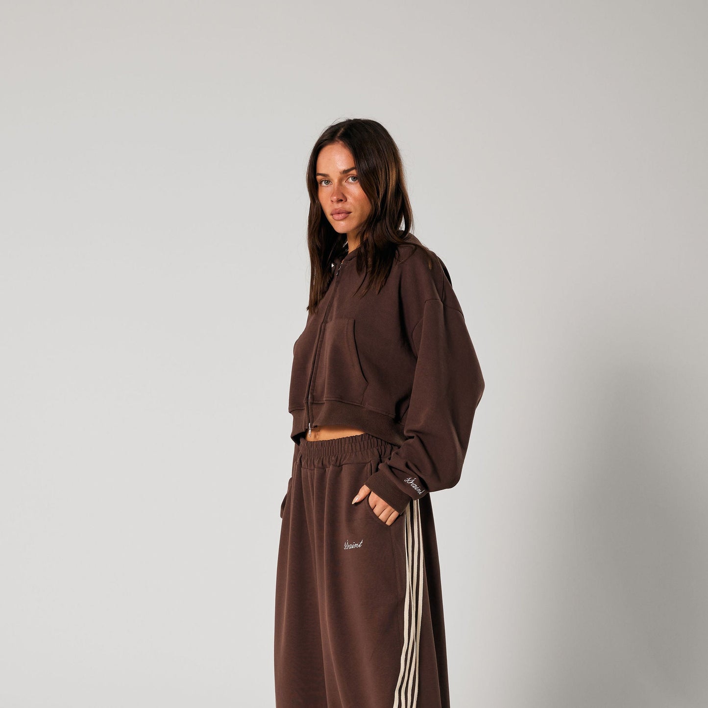 SŚAINT CROPPED HOODIE – BROWN
