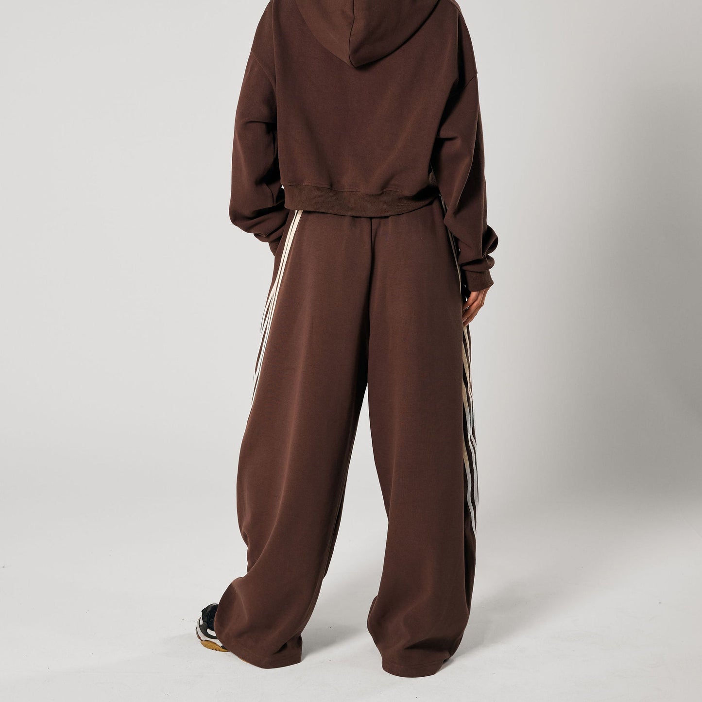 SŚAINT BARREL PANTS – BROWN