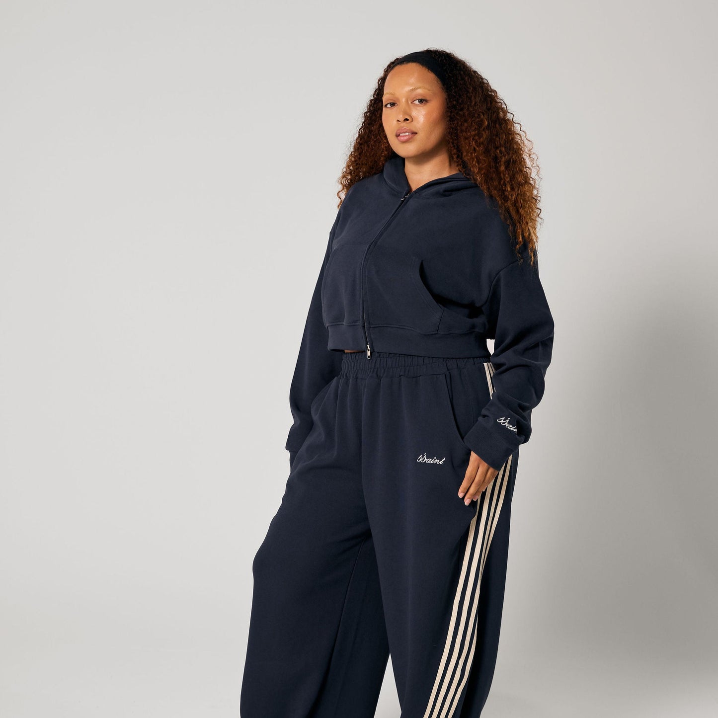 SŚAINT CROPPED HOODIE – NAVY